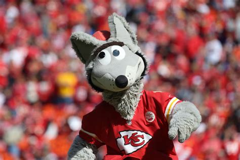 why is the kansas city chiefs mascot a wolf